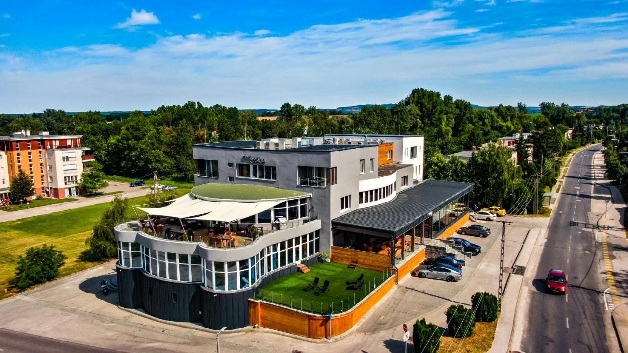 Hotel Kristaly Konferencia & Wellness Ajka Εξωτερικό φωτογραφία